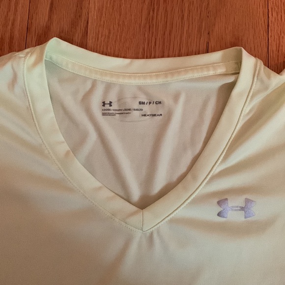Women’s Under Armour top - Picture 3 of 6